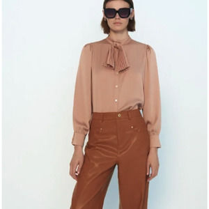 Zara BLOUSE FLUIDE À NOEUD Champagne Rose Gold Bow Tie Button Up XS